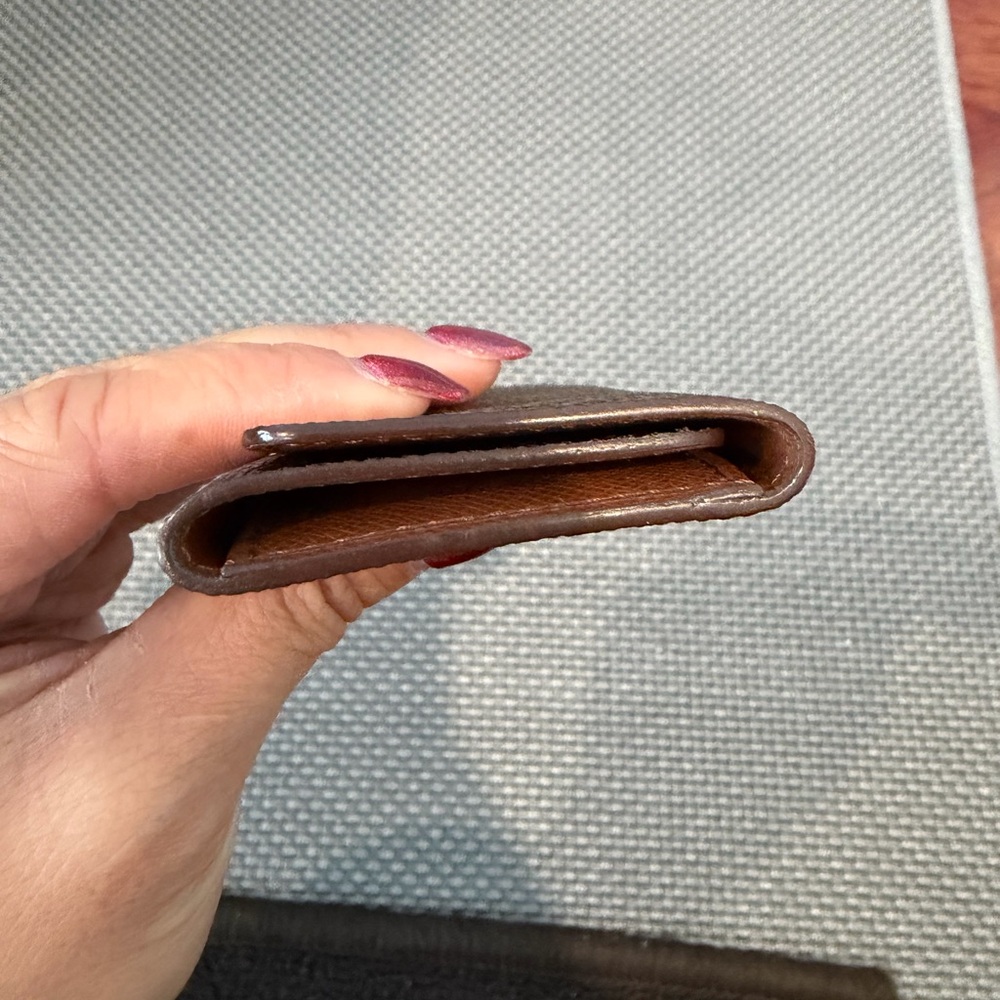 Louis Vuitton 4 Key Ring Holder - Picture 4 of 10